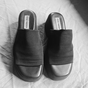 Steve Madden 90s Platform Sandals. Size 8. Excellent condition!